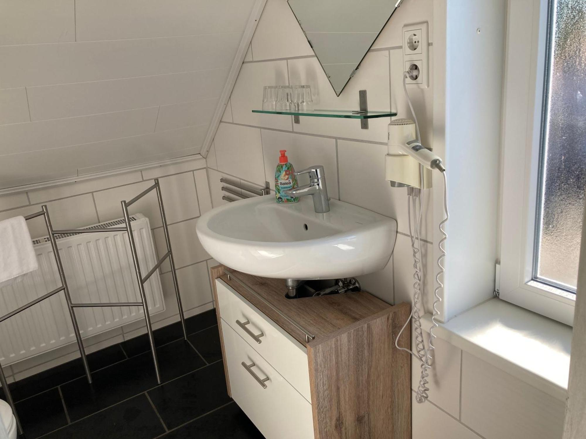 Haus Krabbe Apartments, Zentral Gelegen Im Idyllischen Nordseeort Zwischen Bremerhaven Und Cuxhaven, Hunde Kostenfrei Willkommen, Hauseigene Kostenfreie Parkplaetze فريمين المظهر الخارجي الصورة